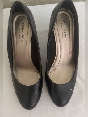 Comfort Plus by Predictions Black Rounded-Toe Pump Women's 9.5 Wide